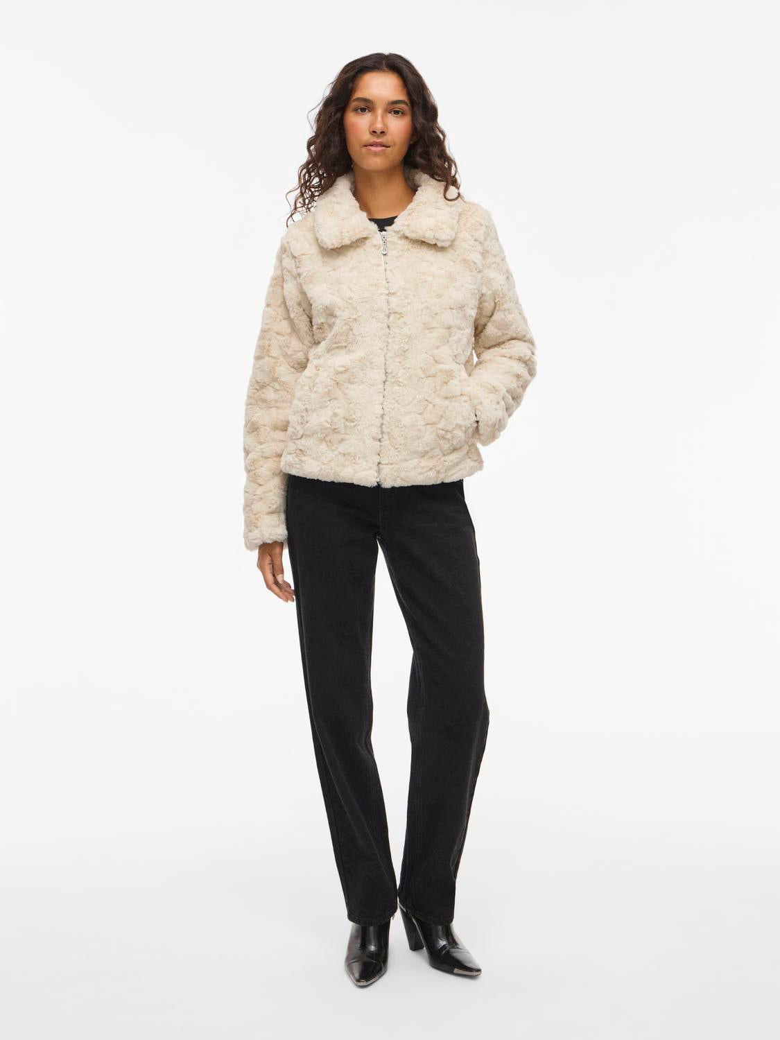 model_shot-front_full